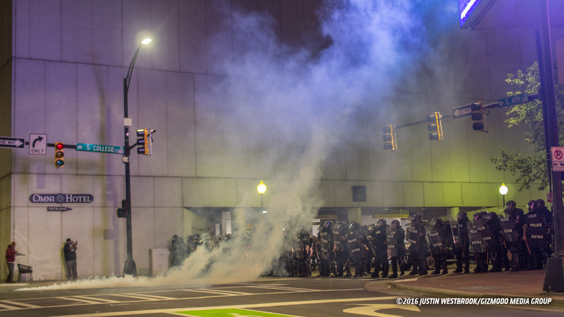 Illustration for article titled A Night Of Tear Gas And Chaos In Charlotte